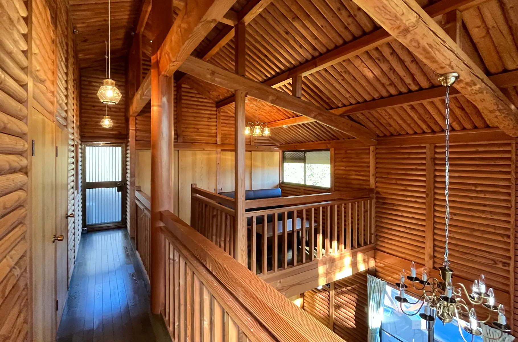 THE森大将の2階廊下とロフト